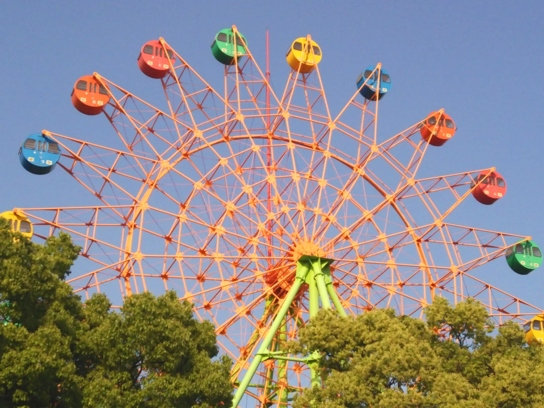 遊園地 観覧車 塗り替え