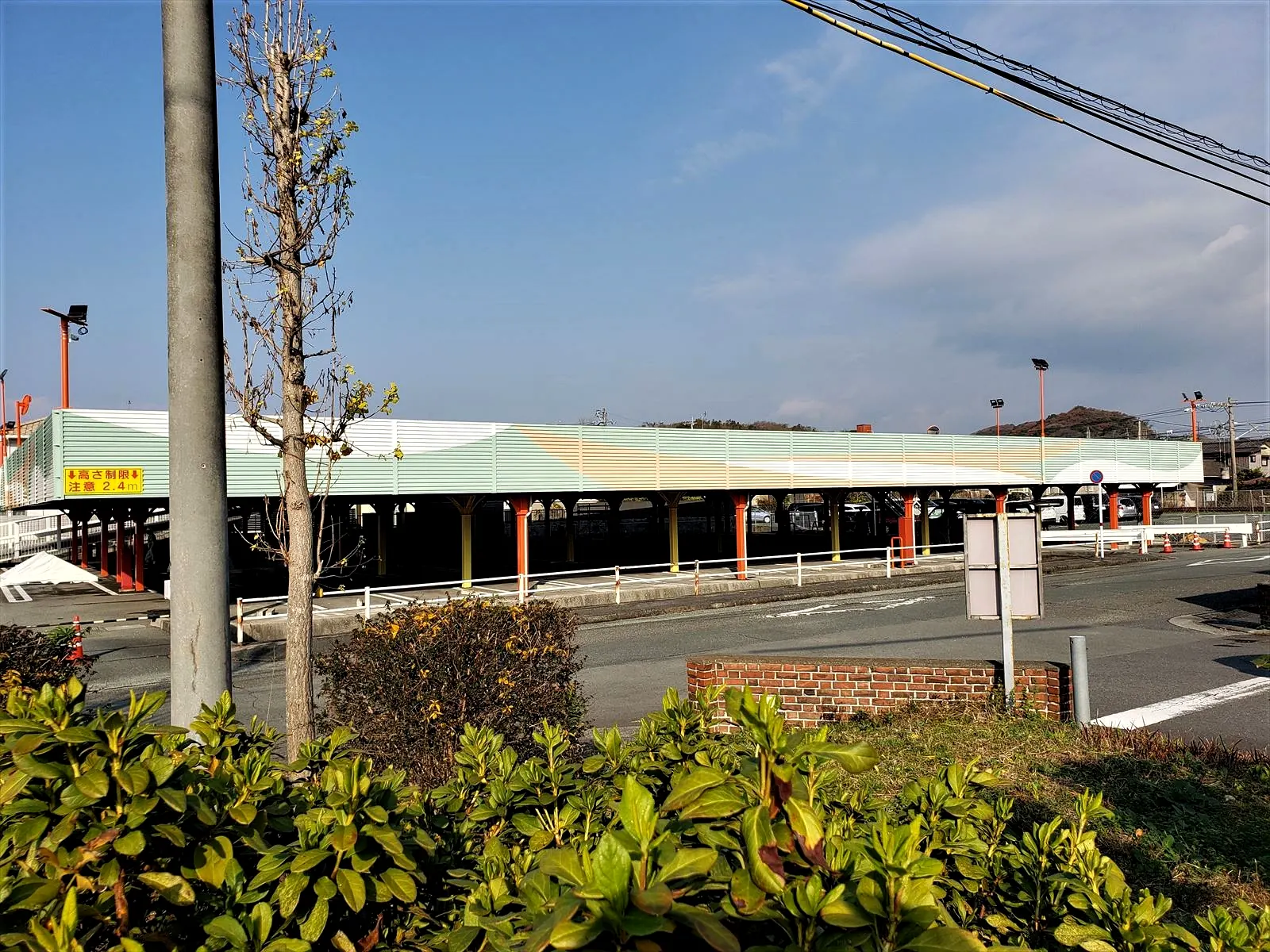 荒尾市 店舗・立体駐車場 外壁デザイン塗装の施工写真